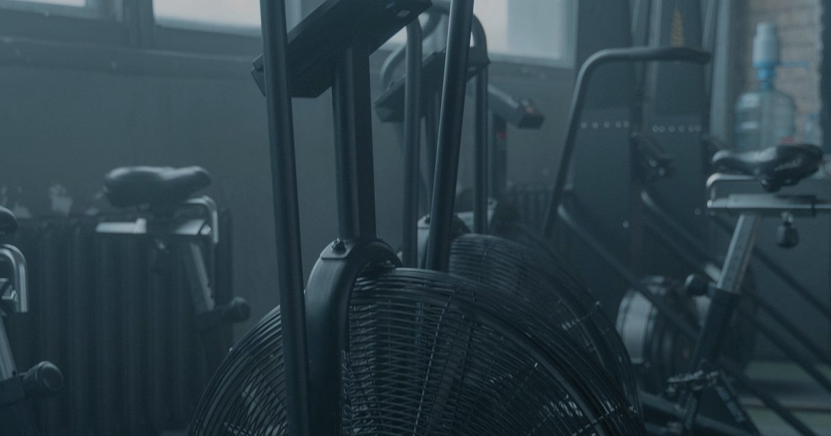 Bicicleta ergométrica horizontal robusta, indicada para peso elevado