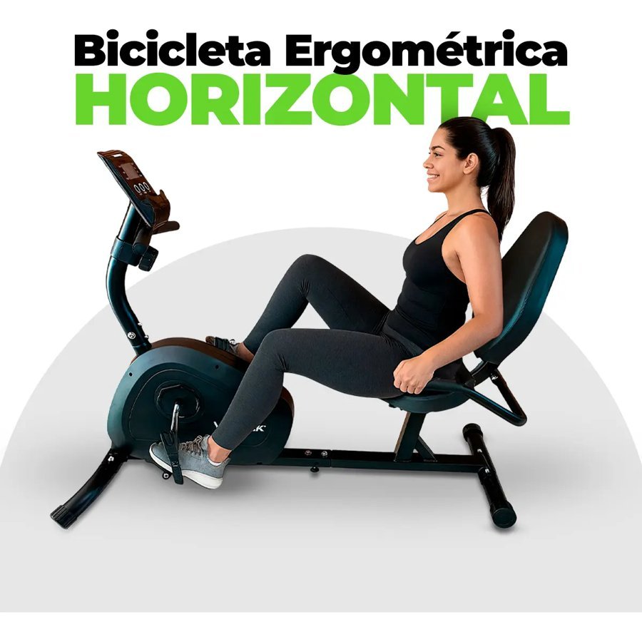 Mulher usando a bicicleta horizontal Winnek