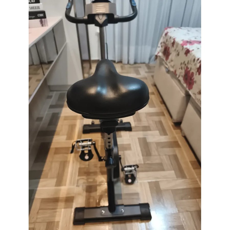 Banco e guidão ajustáveis da bike indoor ITS Fitness Pro 818