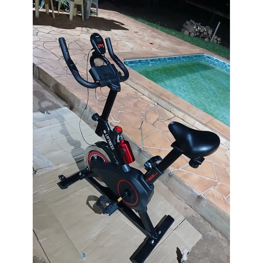 Banco e pedais da bike indoor Liftness