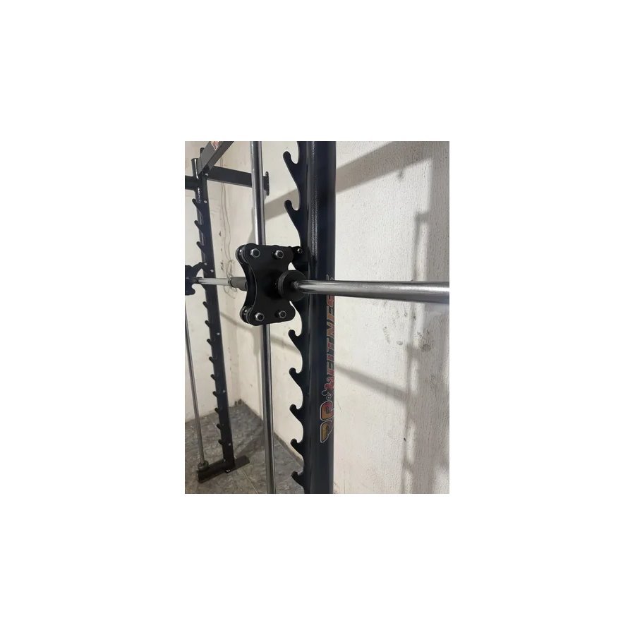 Detalhe da barra e dos ganchos da smith machine RP Fitness